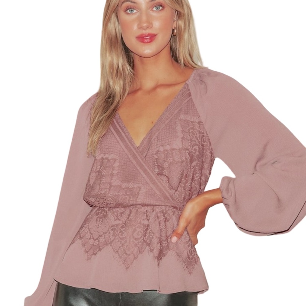 NWT Lulu’s Sophie Lace Peplum Blouse in Taupe